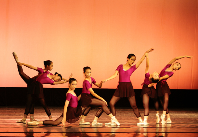 2013中国舞蹈家协会第193届少儿舞蹈大赛中国舞蹈家协会第193届少儿舞蹈大赛，爵士芭蕾《燃烧青春》荣获银奖