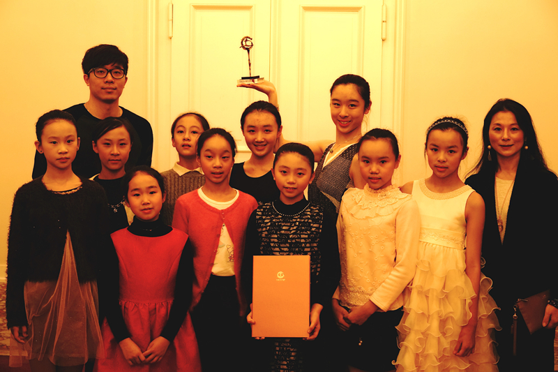 深圳市十二月舞蹈艺术团荣获第十三届国际舞蹈节暨奥林匹克舞蹈大赛大奖